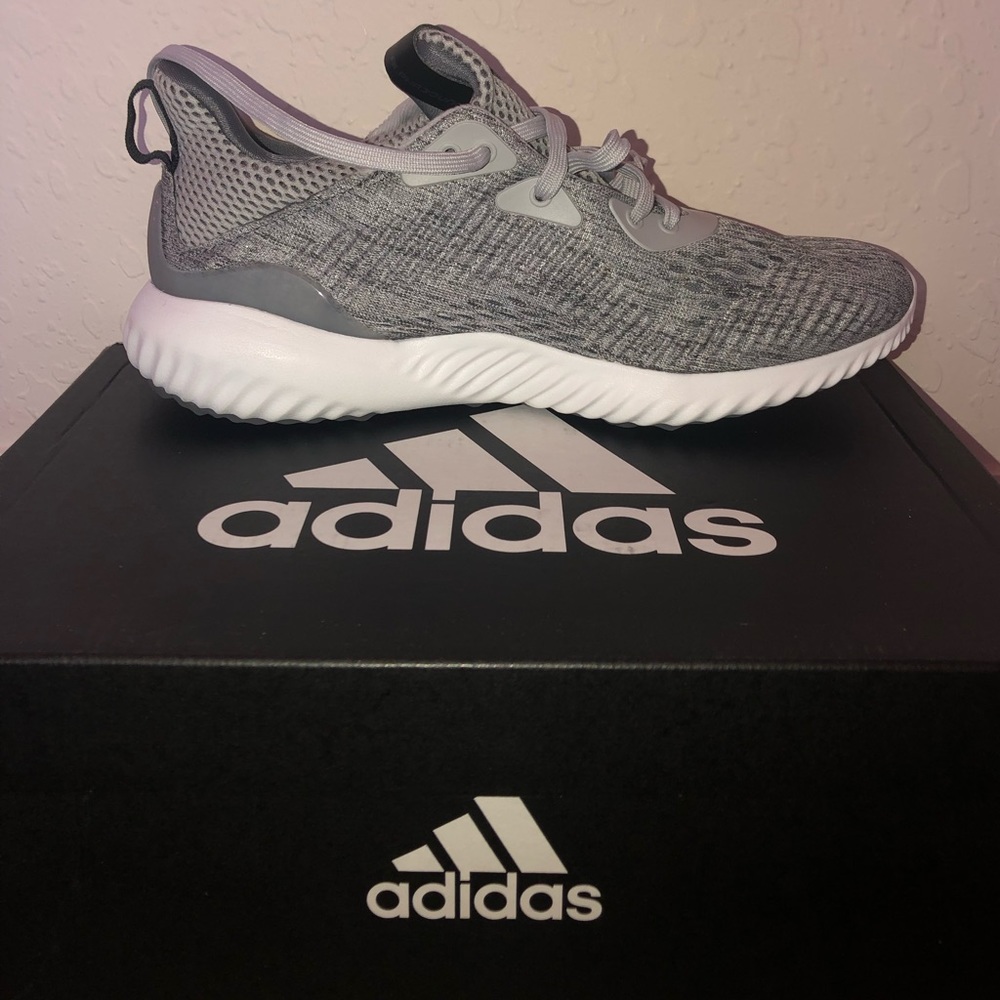 Brand new adidas alphabounce